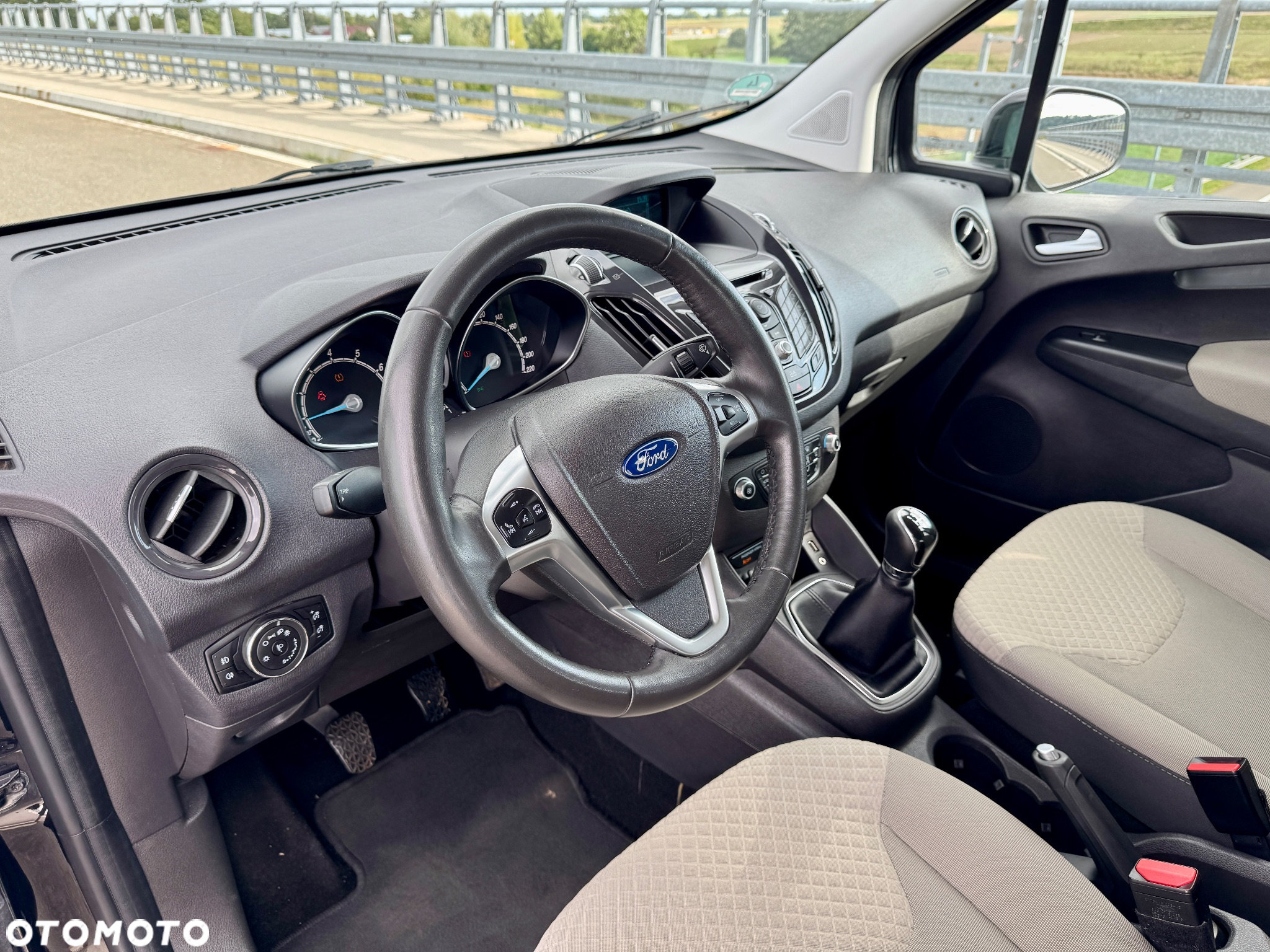 Ford Tourneo Courier 1.0 EcoBoost Titanium - 10