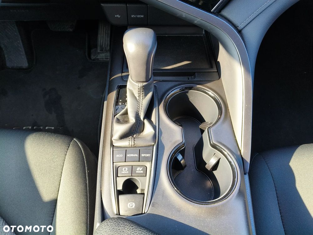 Toyota Camry 2.5 Hybrid Comfort CVT - 23