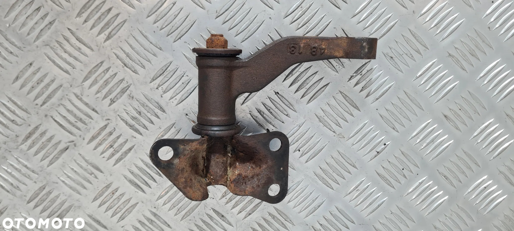 Nissan Navara D21 Wspornik Drążka Kierowniczego - 2