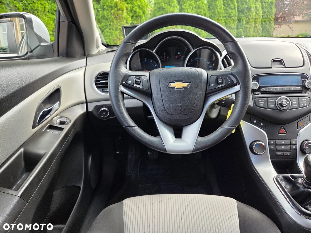 Chevrolet Cruze 1.6 LS - 6