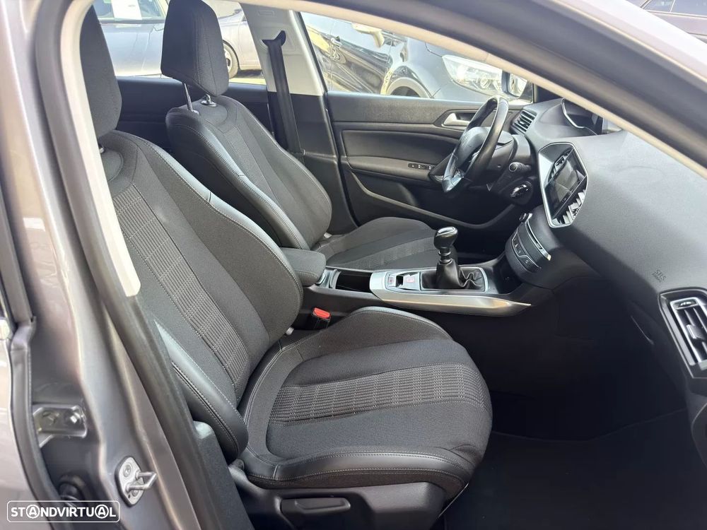 Peugeot 308 SW BlueHDi 130 Allure - 15