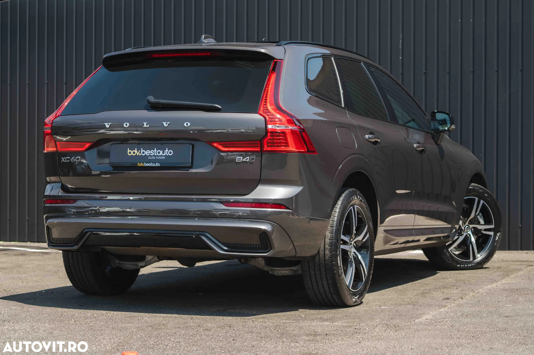 Volvo XC 60 B4 MHEV AT8 AWD R-Design - 5