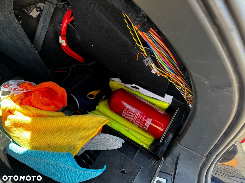 BMW Seria 5 523i Touring - 12