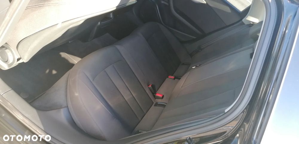 Audi A4 Avant 2.0 TDI Design S tronic - 31