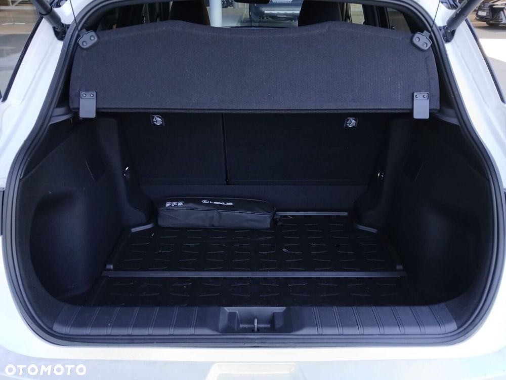 Lexus LBX 1.5 Hybrid Emotion - 38