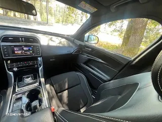 Jaguar XE 2.0 D R-Sport - 42