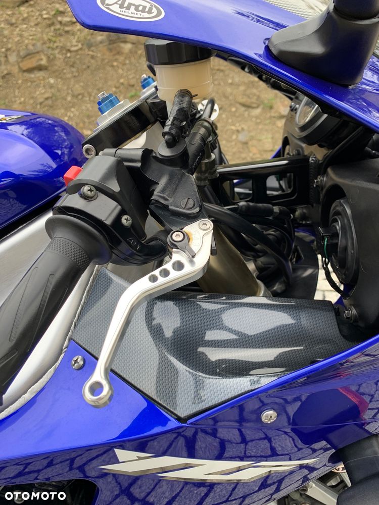 Yamaha R1 - 12