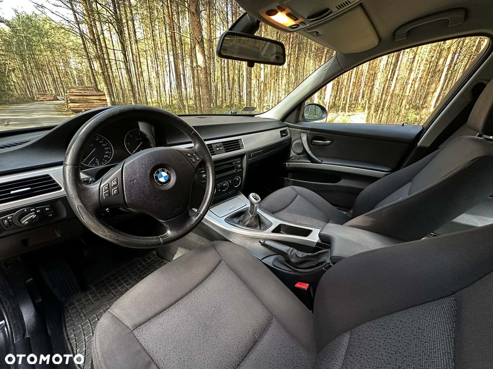 BMW Seria 3 318d DPF - 11