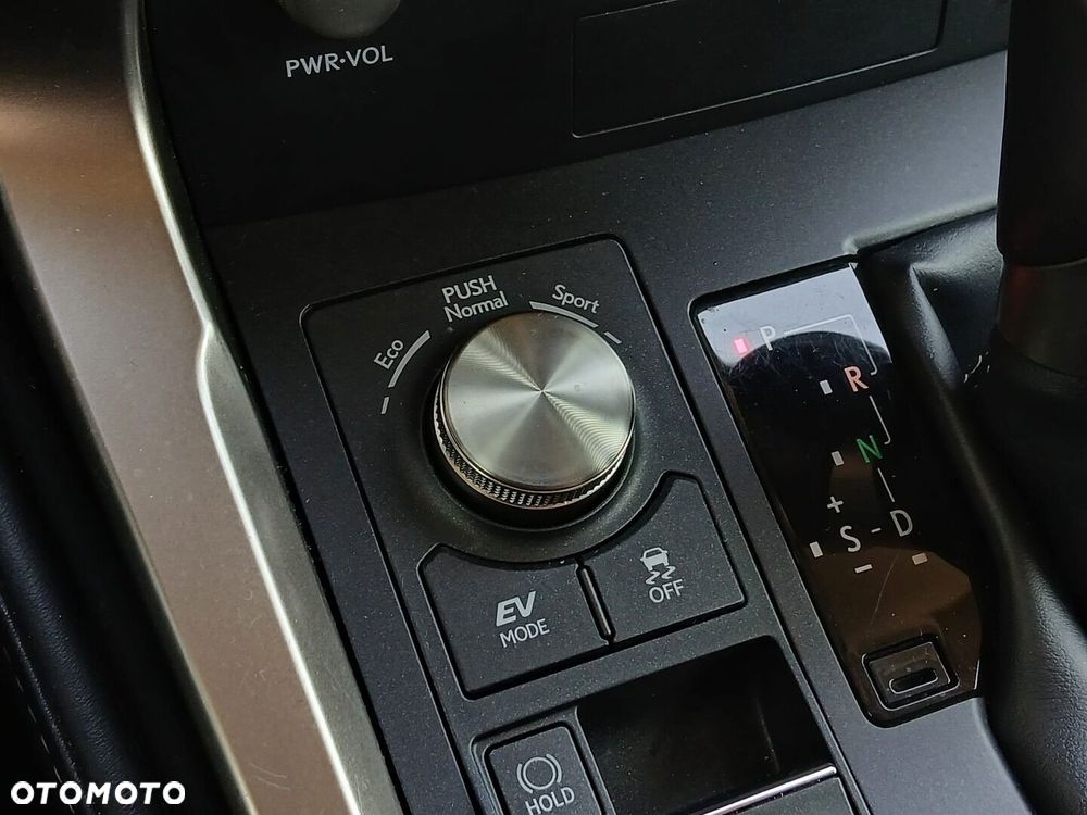 Lexus NX 300h Business Edition AWD - 26