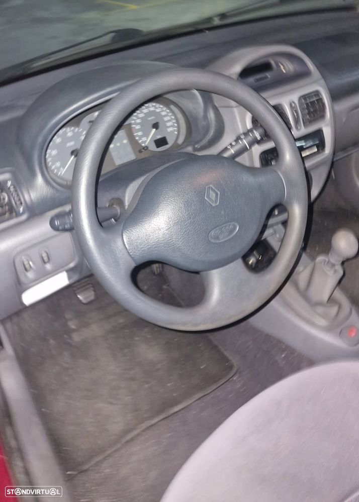 Renault Clio 1.2 RXE - 3