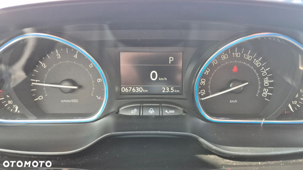 Peugeot 2008 PureTech 110 GPF Stop&Start EAT6 Allure - 17