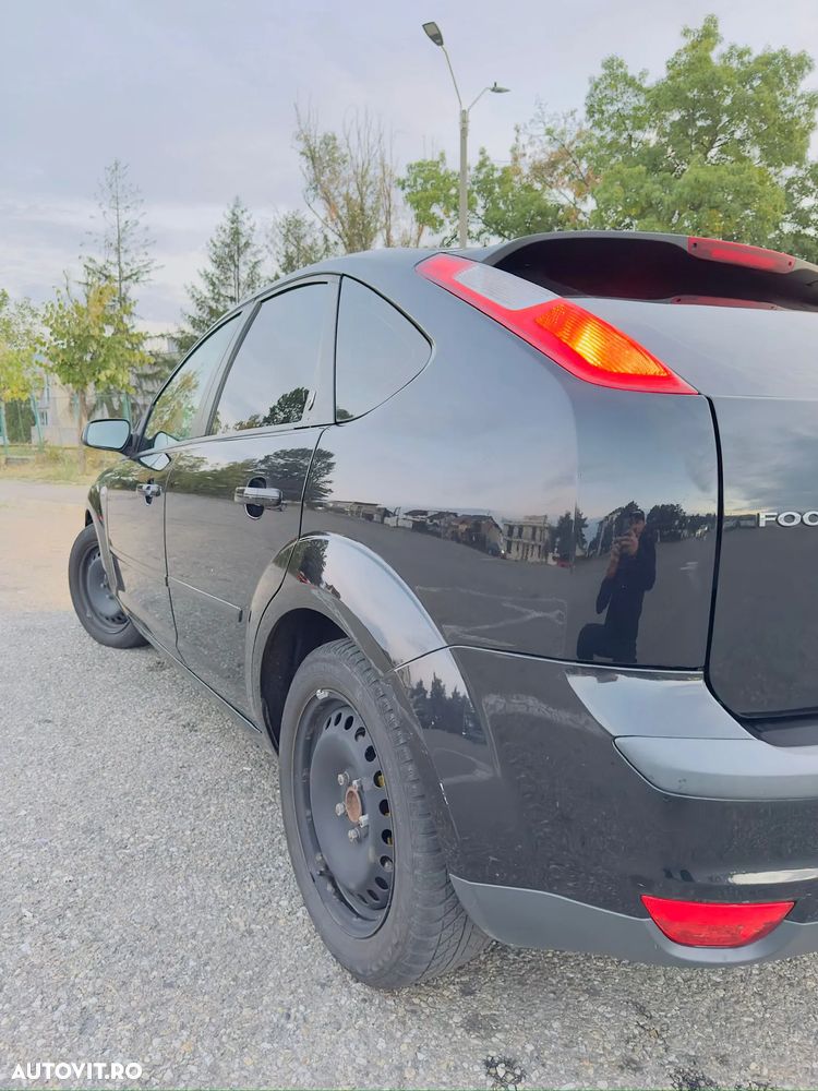 Ford Focus 1.6 TDCI Ghia - 8