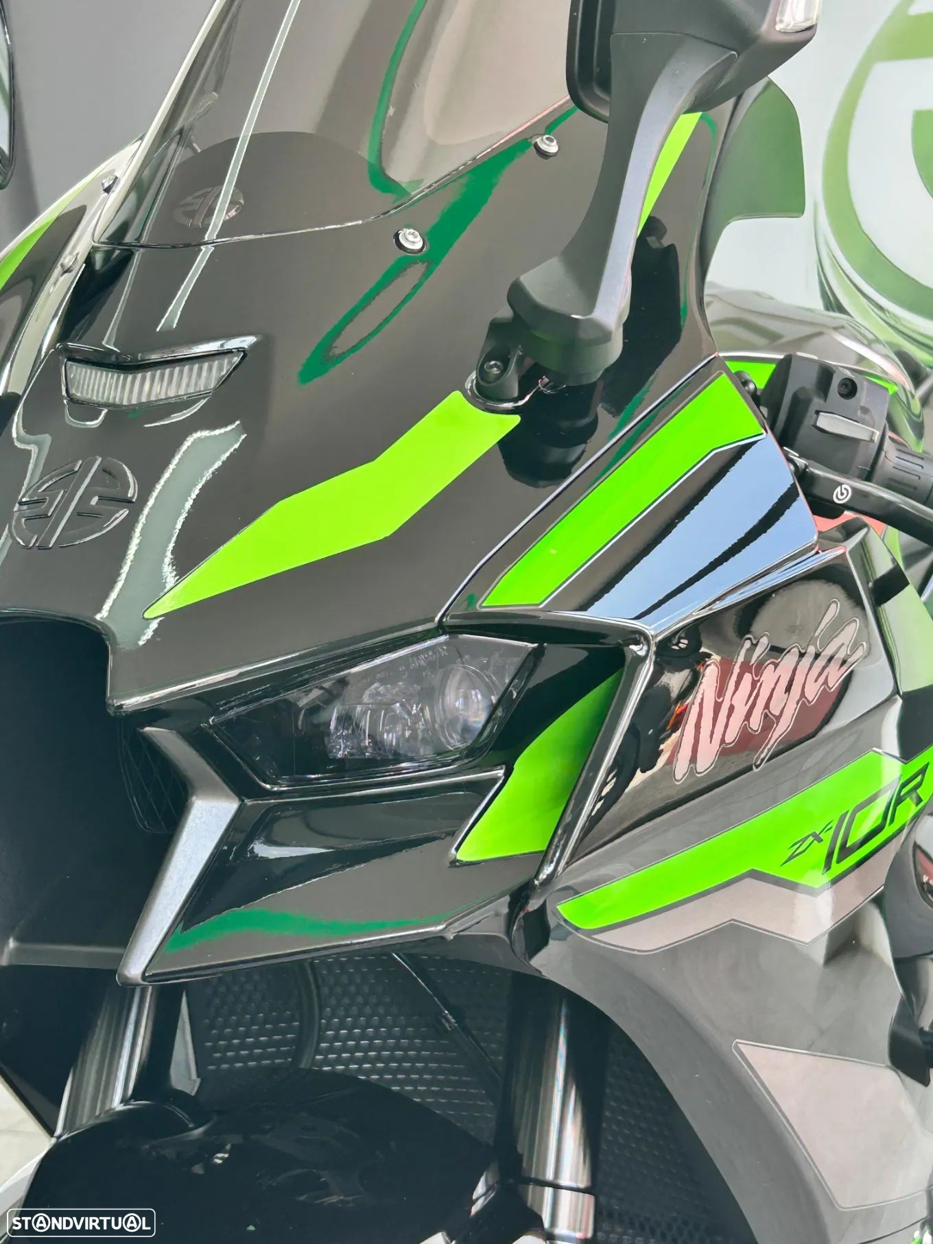Kawasaki Ninja ZX-R - 1