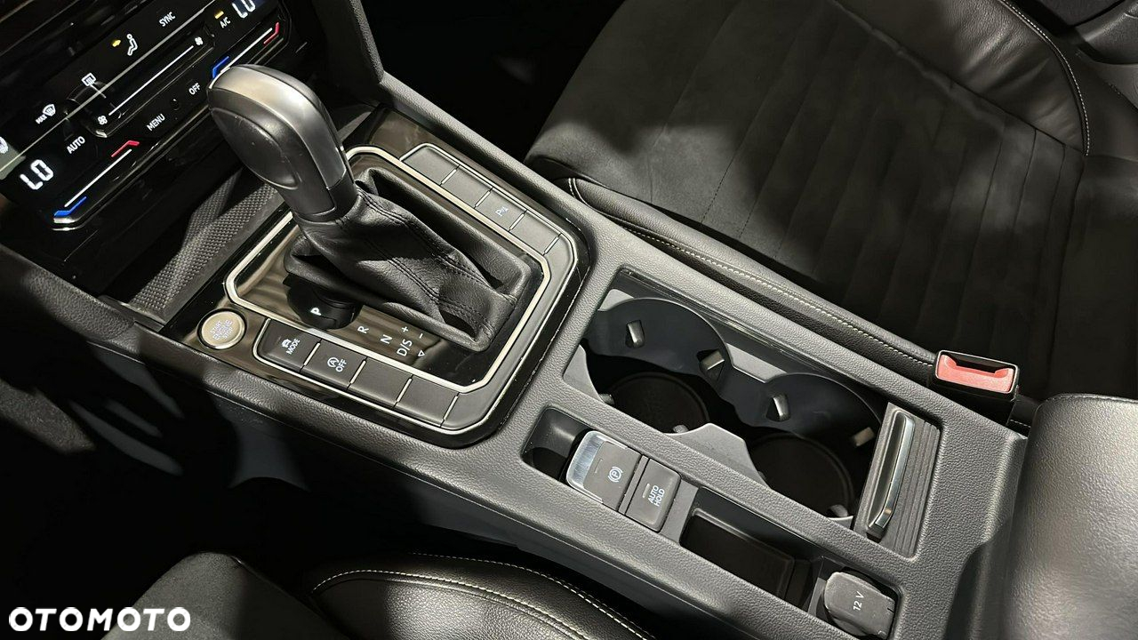 Volkswagen Passat - 16