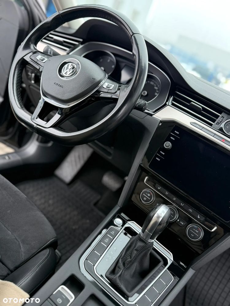 Volkswagen Passat Variant 2.0 TDI SCR DSG Highline - 22
