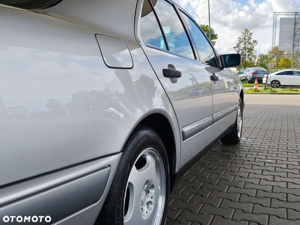 Mercedes-Benz Klasa E 200 T Classic - 10