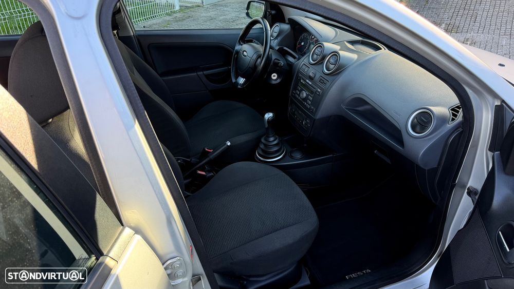 Ford Fiesta 1.25 Ghia - 7