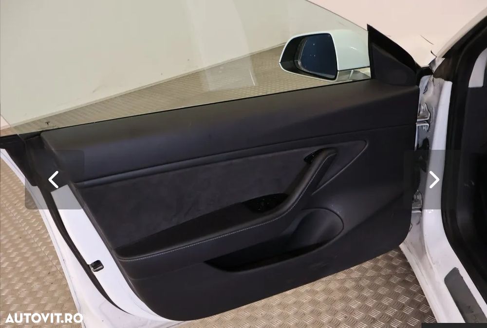 Tesla Model 3 - 10