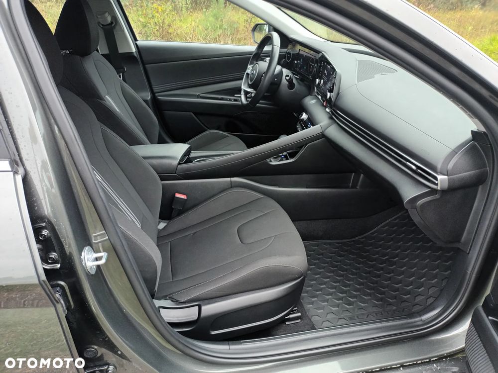 Hyundai Elantra 1.6 Smart CVT - 19