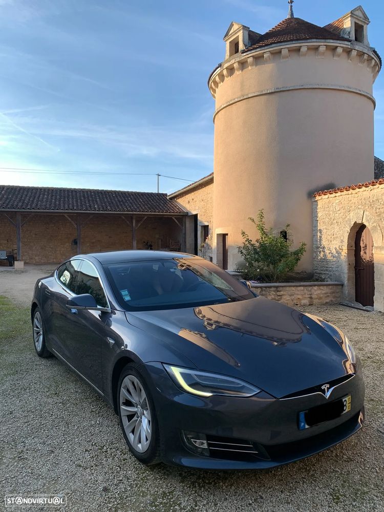 Tesla Model S - 4
