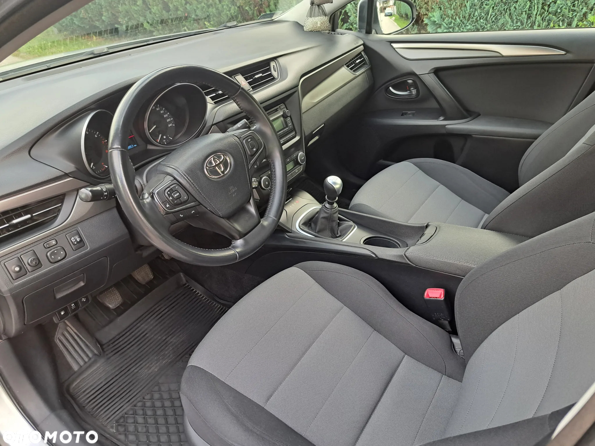 Toyota Avensis 1.8 Active - 11