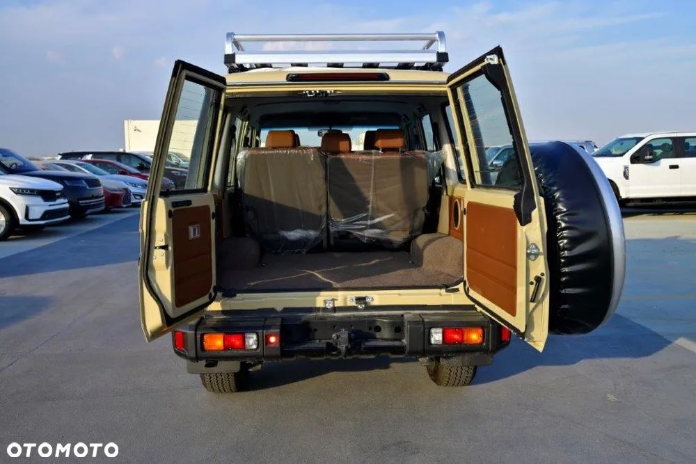 Toyota Land Cruiser - 10