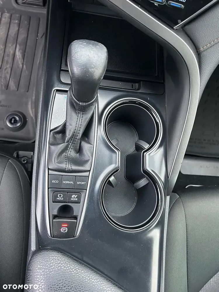 Toyota Camry 2.5 Hybrid Comfort CVT - 22