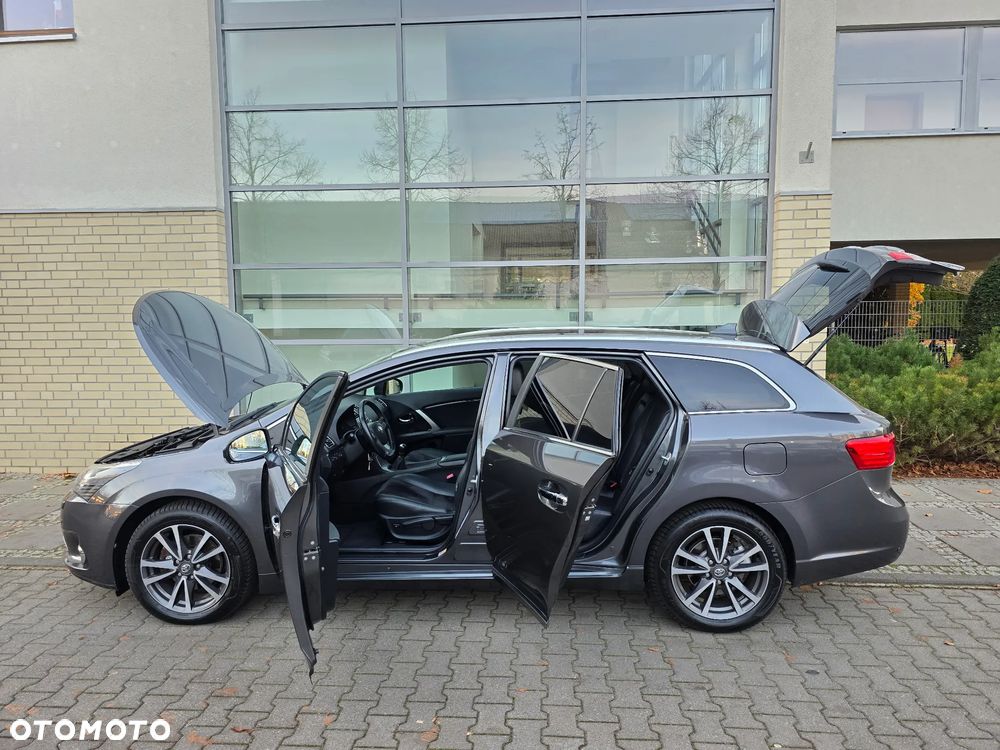 Toyota Avensis 1.8 Premium - 11