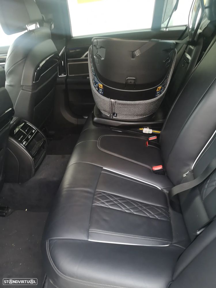 BMW 725 d Pack M - 9