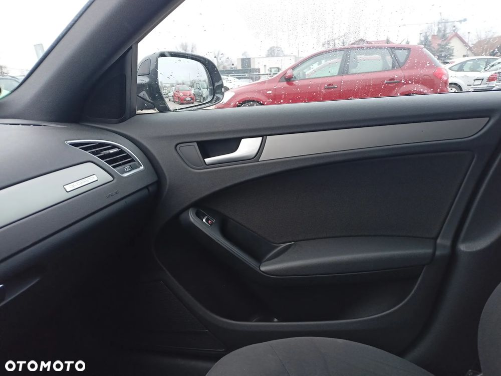 Audi A4 Avant 2.0 TDI DPF quattro S tronic Attraction - 12