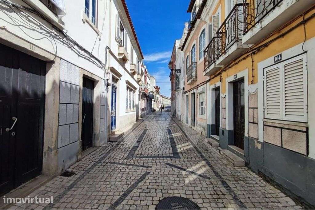 PRÉDIO NO CENTRO DE VILA FRANCA DE XIRA | REMODELADO | PROPRIEDADE TOT - Grande imagem: 2/6
