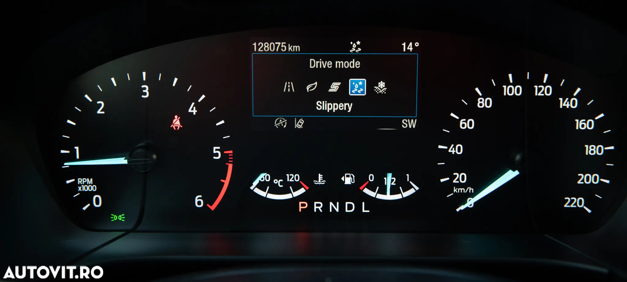 Ford Kuga 2.0 EcoBlue 4x4 Aut. TITANIUM - 27