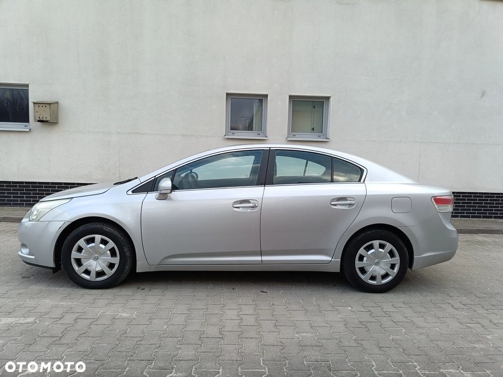 Toyota Avensis 1.6 Comfort - 12