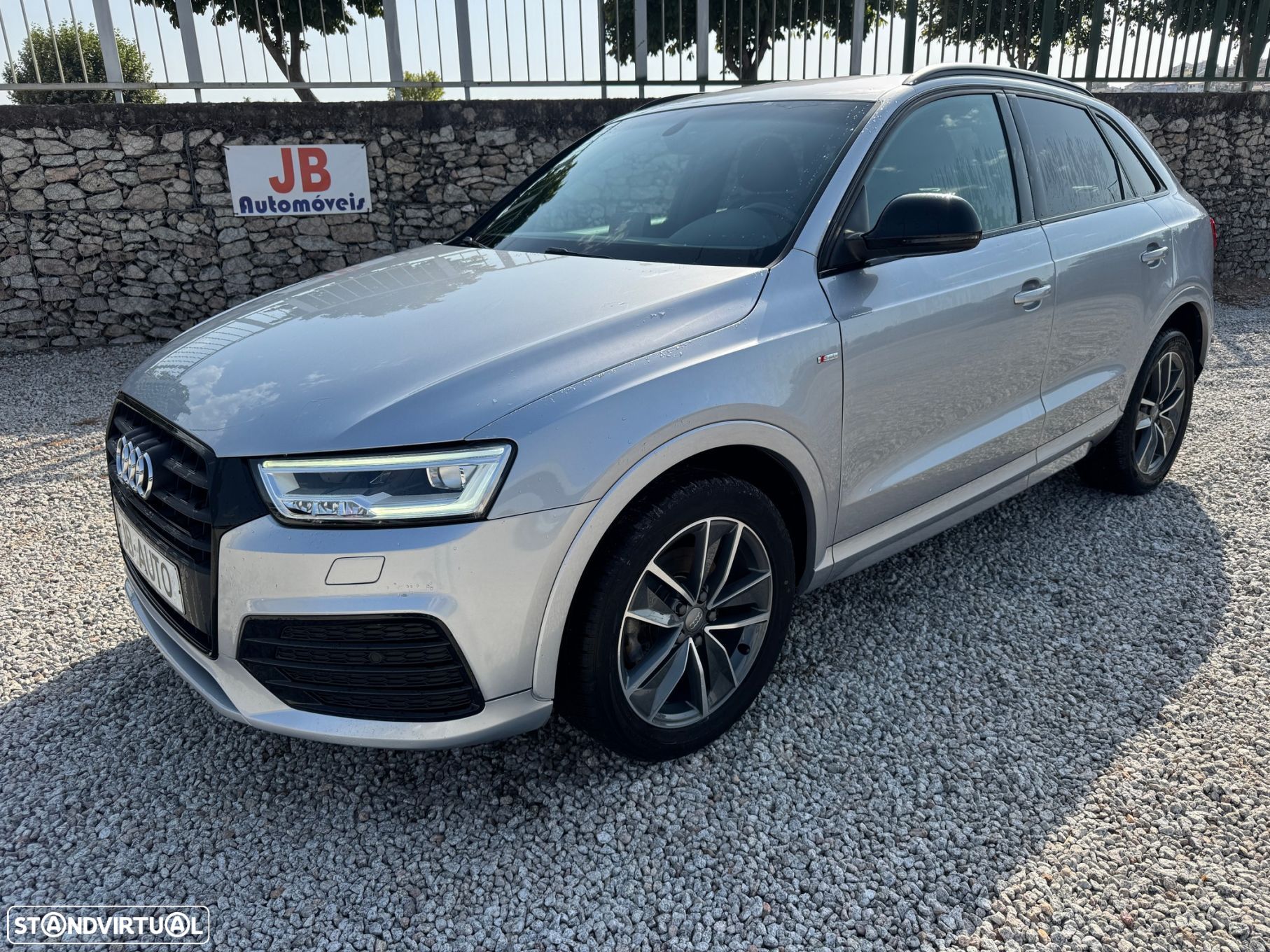Audi Q3 2.0 TDI S-line - 1