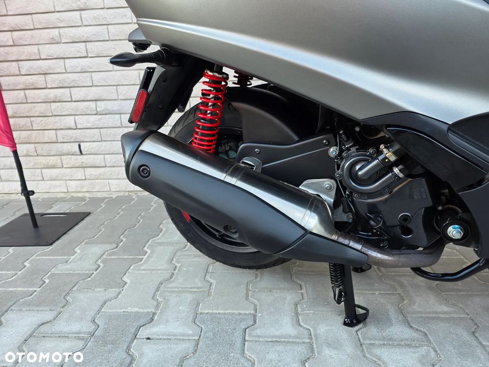 Piaggio MP-3 - 20
