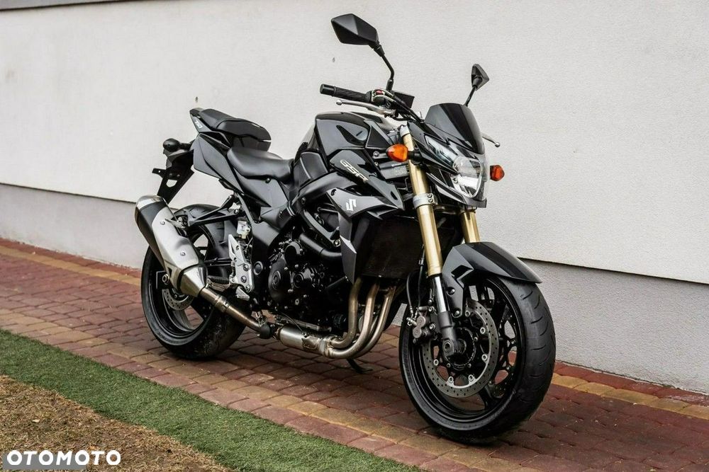 Suzuki GSR - 1