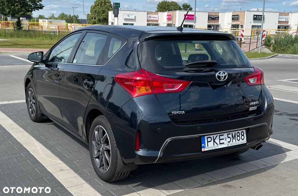 Toyota Auris 1.6 Premium + - 18