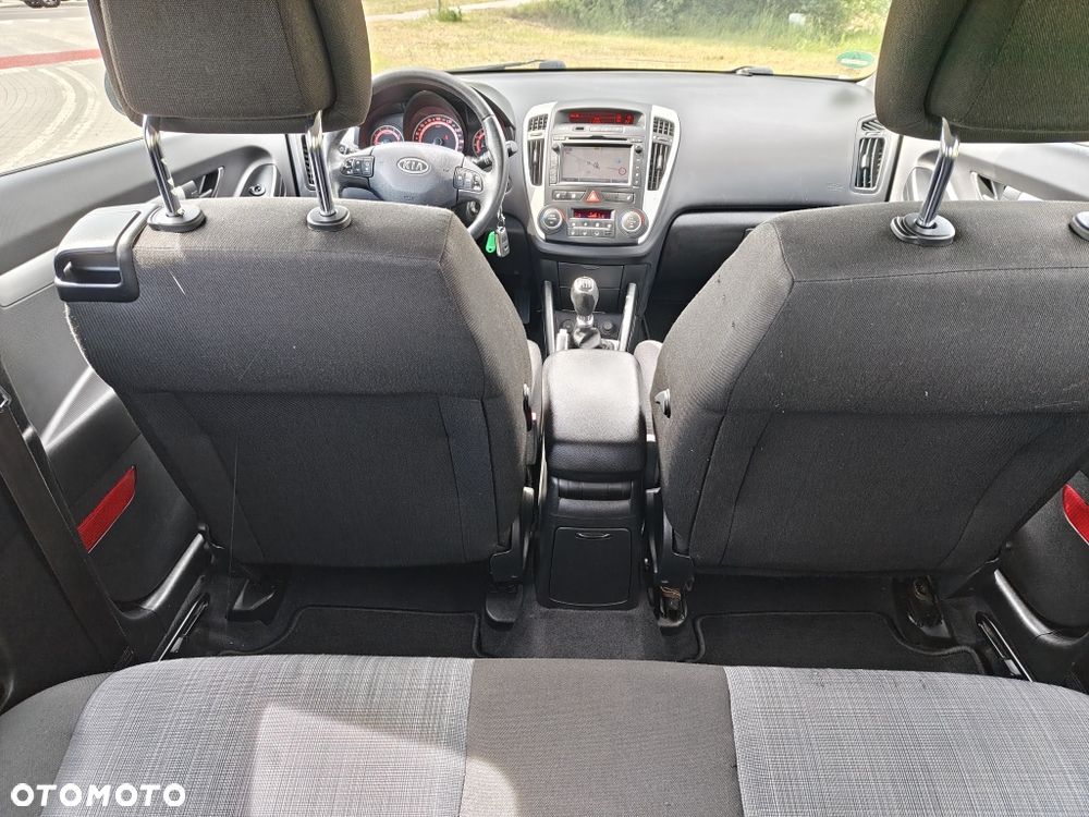 Kia Ceed - 8