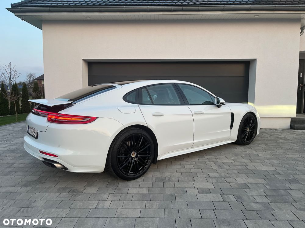 Porsche Panamera 4 - 22