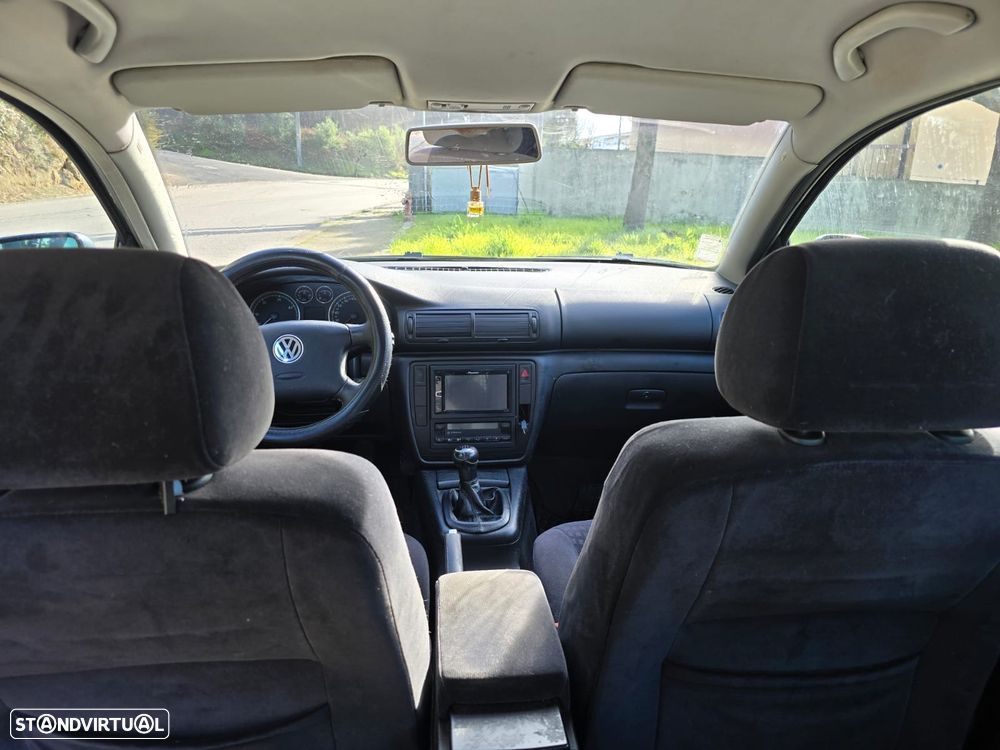 VW Passat 1.9 TDi Highline - 9