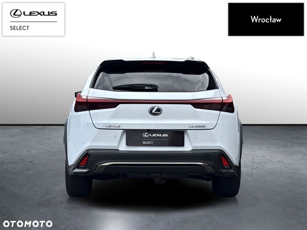 Lexus UX - 4