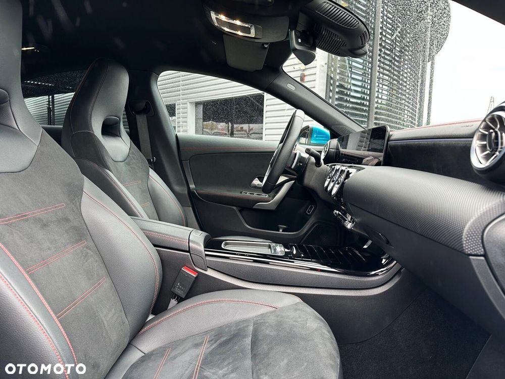 Mercedes-Benz CLA - 11