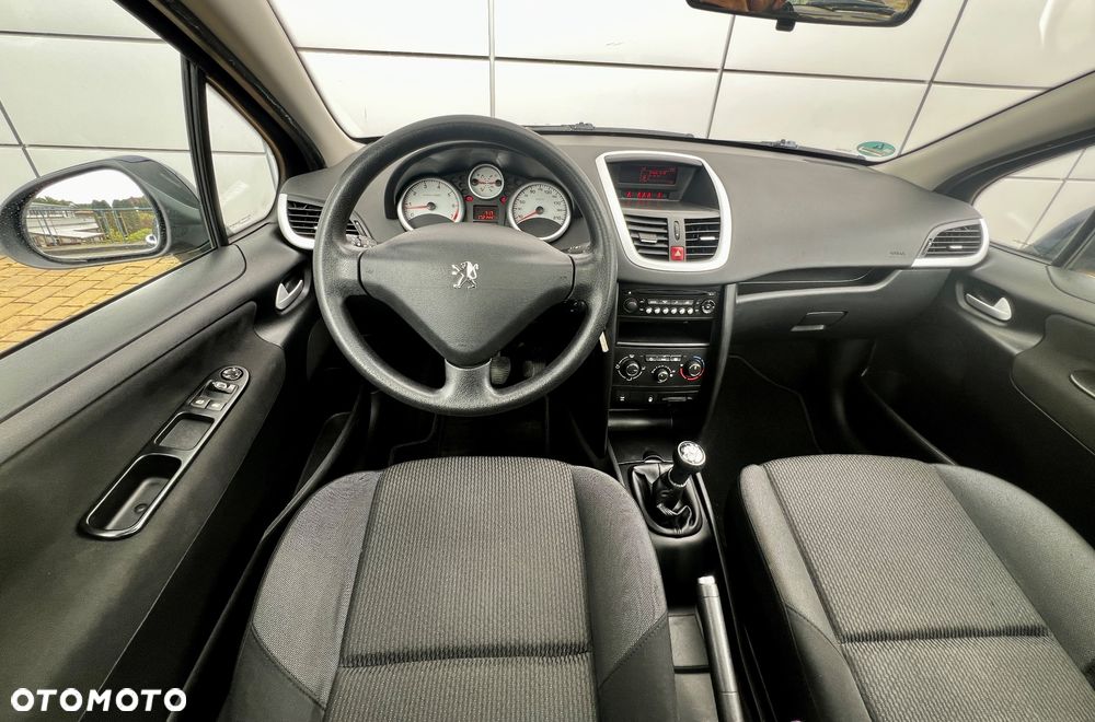 Peugeot 207 1.4 16V Trendy - 19