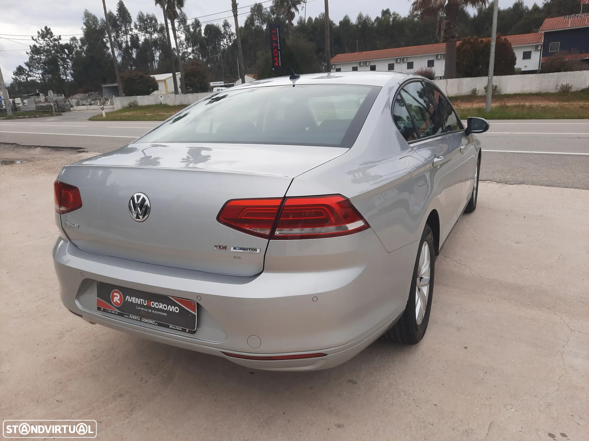VW Passat 1.6 TDI BlueMotion - 13