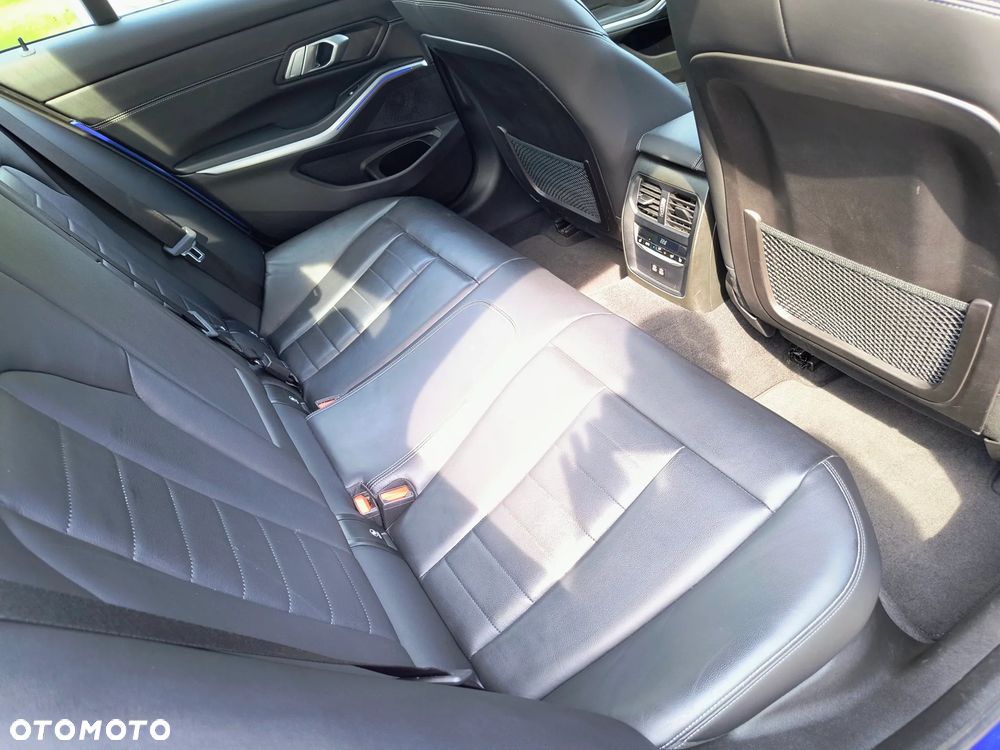 BMW Seria 3 330i xDrive M Sport - 24