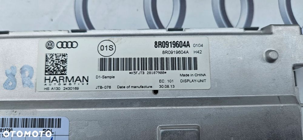 Audi Q5 8R EKRAN WYŚWIETLACZ MONITOR MMI NAWIGACJI 8R0919604A  JEDNOSTKA STACJA MULTIMEDIA MMI HARMAN 8R1035746D  TUNER RADIA MMI  4G0035082G  STEROWNIK KAMERY COFANIA 8R0907441A  STELAŻ MODULÓW 8R0035209B - 4