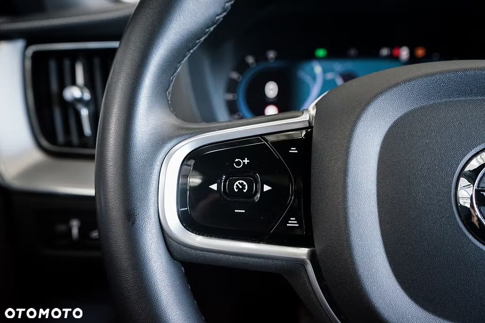 Volvo XC 60 T8 AWD Recharge Geartronic RDesign - 17