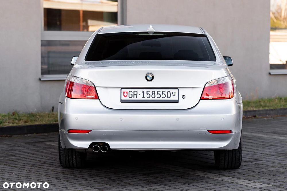 BMW Seria 5 525xi - 11