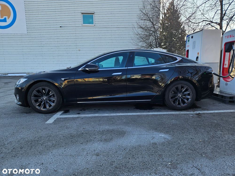 Tesla Model S - 4