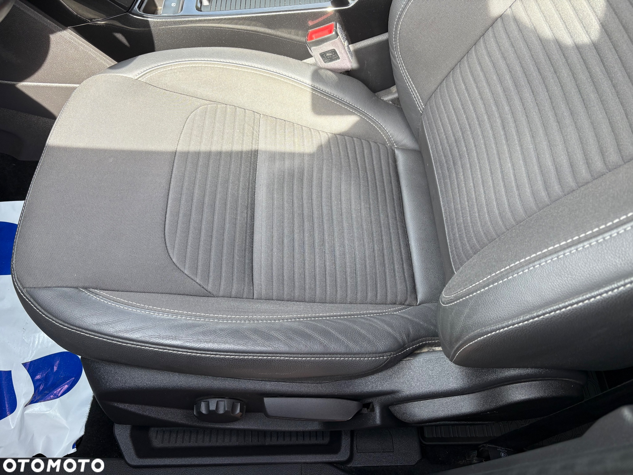 Ford Kuga 2.0 TDCi 2x4 Titanium - 14